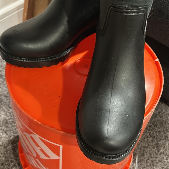 Cat Reaching Full Moon Grap Black Rain Boots - Picture 7 of 16